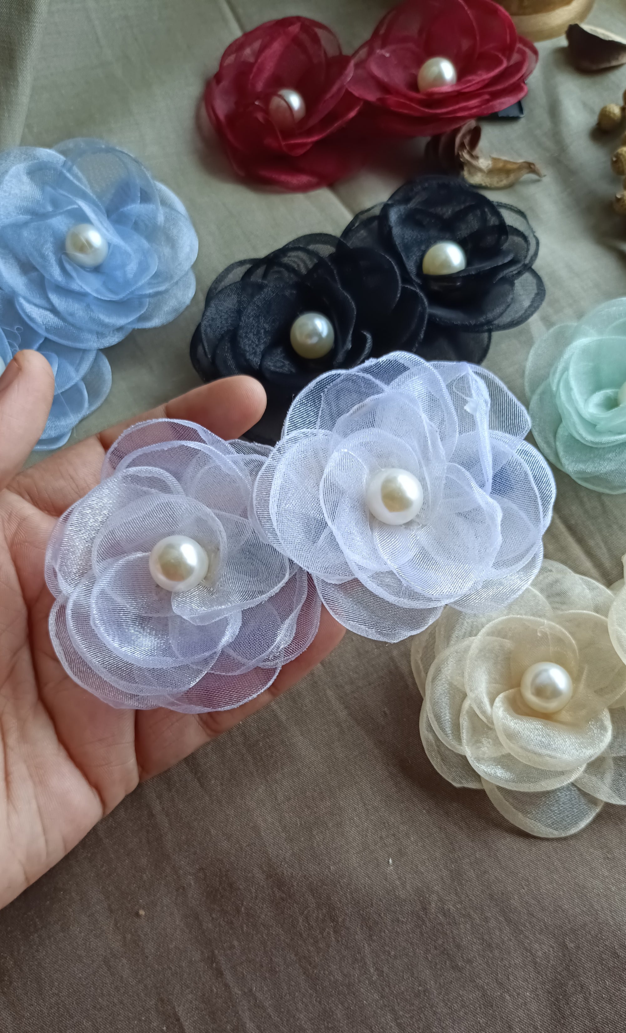 Elegant Pearl Bloom Hair Clip – Multiple Colors