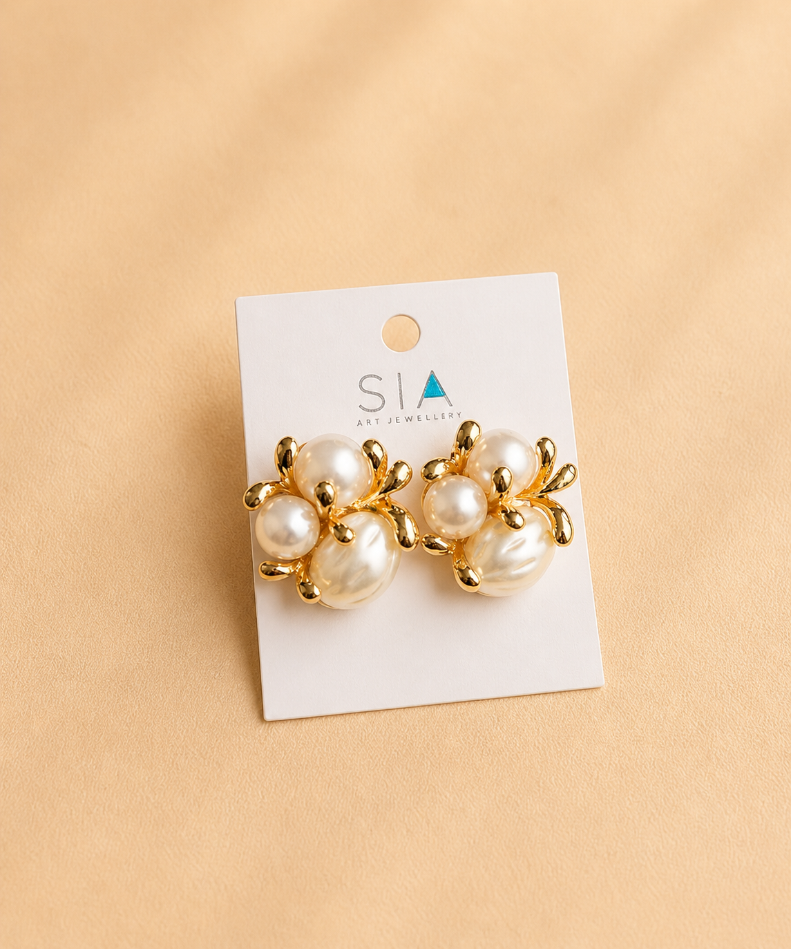 GIRLY PEARL GOLD STUD earrings