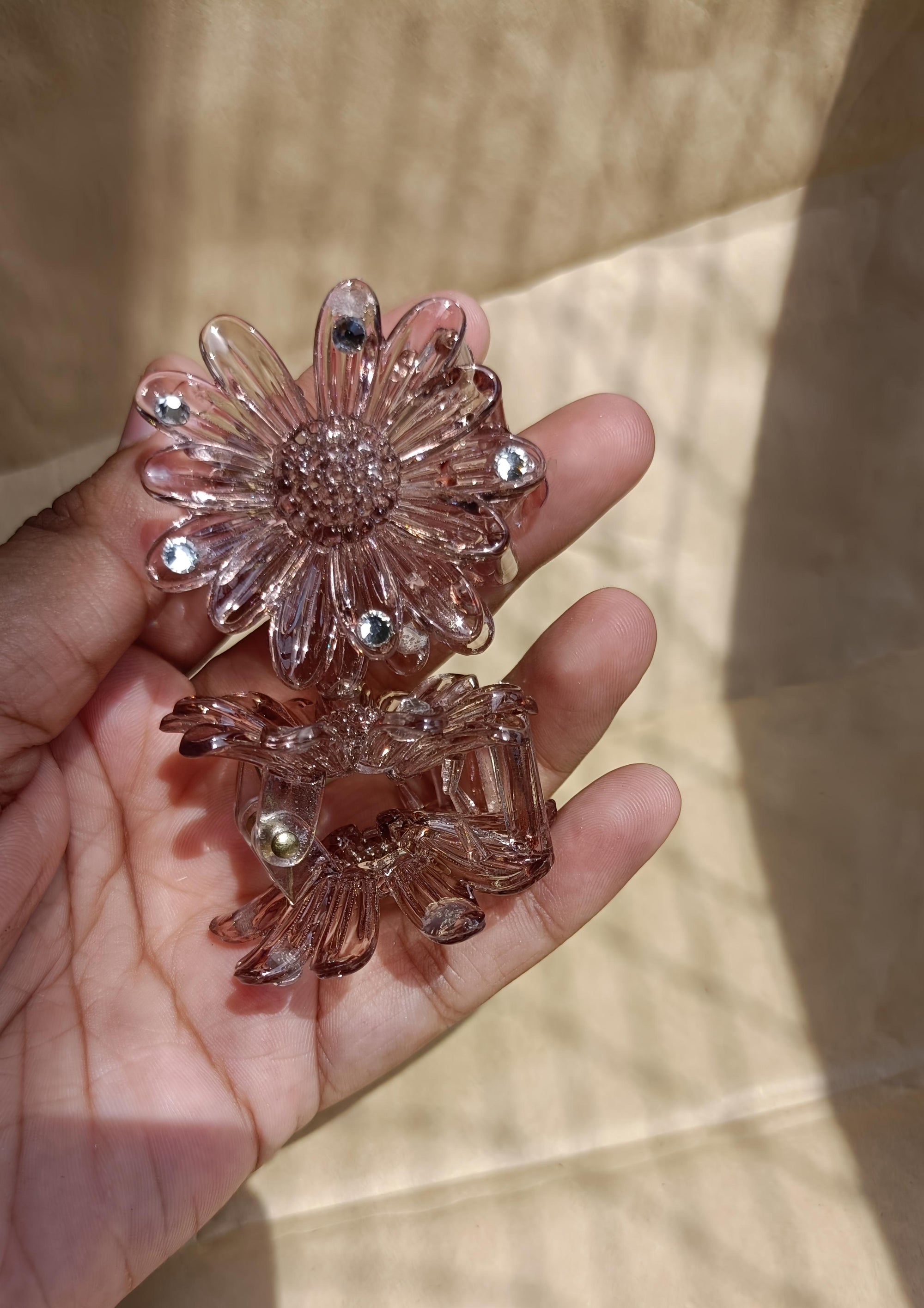 Daisy Delight Clips | Stylish Floral Hair Accessories