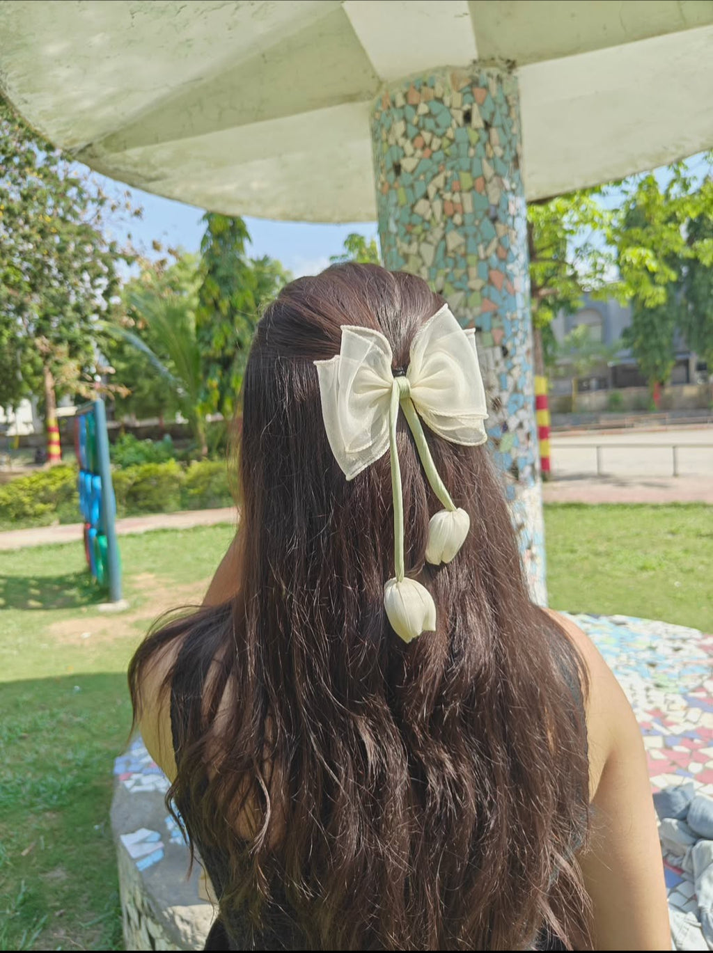 Tulip bow pin